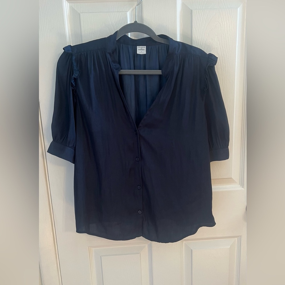 Melrose and Market Navy Sleek Top Size Medium